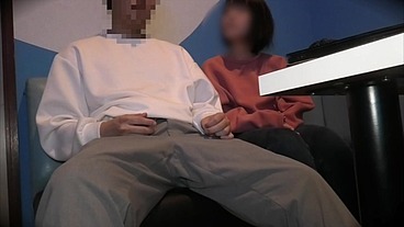 Tind◯rで出会ったショトカの可愛い人妻とカラオケでデートしてお互いにシたくなってその場でこっそりえっちしてしまいました。