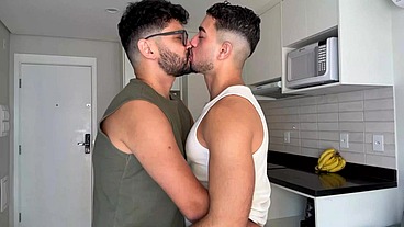 MARCOS GOIANO - FODENDO COM O VIZINHO TESUDO - PELUDO COM UMA BUNDA LINDA FODEU O GOIANO - SEXO GAY SEM CAMISINHA - MEU VIZINHO FODEU MINHA BUNDA