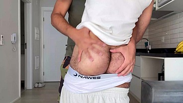 MARCOS GOIANO - FODENDO COM O VIZINHO TESUDO - PELUDO COM UMA BUNDA LINDA FODEU O GOIANO - SEXO GAY SEM CAMISINHA - MEU VIZINHO FODEU MINHA BUNDA