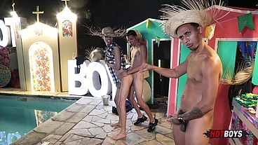 Novinho do Pau GG Arrombou o Cuzinho de Todo Mundo na Festa Especial Hotboys