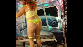 Hotwife Steffi smokes and dances naked