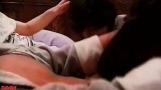 Compilation : vidéo d&#39;une MILF asiatique aux petits seins se faisant sodomiser