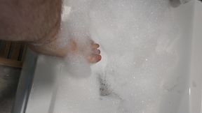 Bubble bath feet