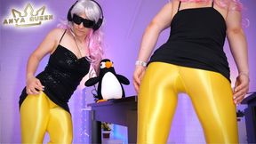 79- I'll tease you with my legs in yellow tights, my ass, and high heels. I'll tease you and play with my wet pussy with my legs spread wide! *FHD 60fps