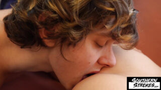 Blowjob, masturbation, bareback, licking – hardcore fetish clip van de getatoeëerde Elio Pjatteryd, die anaal wordt gepenetreerd