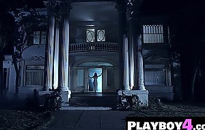 Hot blonde Lindsey Gayle Evans shows stunning body during hot posing action