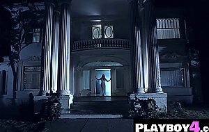 Hot blonde Lindsey Gayle Evans shows stunning body during hot posing action