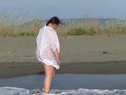 Ich bade mit Hemd im stürmischen Meer 1