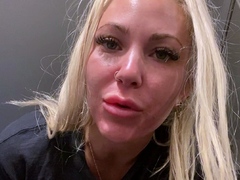 Blonde solo jerking off