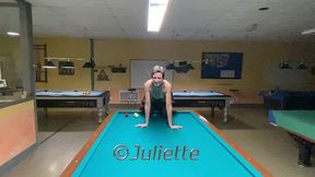 je m exhib au club de billard et je laisse un licencie me lecher