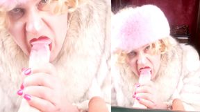 Transfurlady Gives Double Blowjob in Bluefoxfurcoat