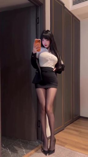 Natural-bodied Asian babe shows off her cute boobs
