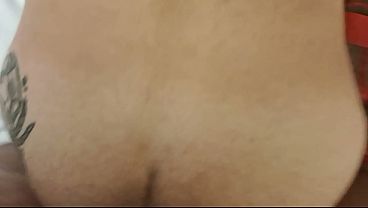 Marido da minha vizinha me fodeu no hotel