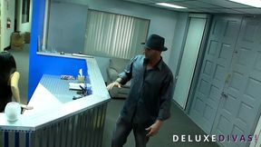 Holly West gets her creamy cums on cam like a Deluxe Diva