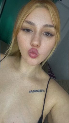 Babe homewrecker blonde gives a wild ride to her lover.