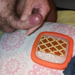Cums on the tart to eat for breakfast