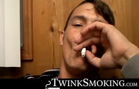 Straight buddies Cain and Boomer Jacoby chainsmoking and tries cock sucking for the f