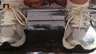 Discreet pee in public