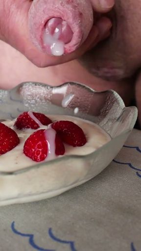 Strawbeerries with cum creme   Clip 1