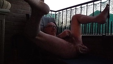 Ops68ops si sollazza il bucone in balcone