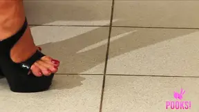 Foxy coed fingers her cunt and tastes her slutty juice