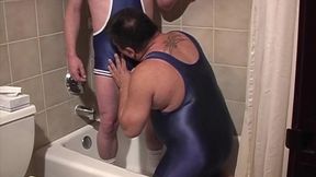 3 1667 hard piss session in thre bathroom