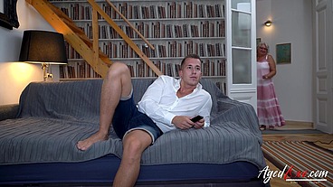 AGEDLOVE Handy stud got nagty gilf to play with
