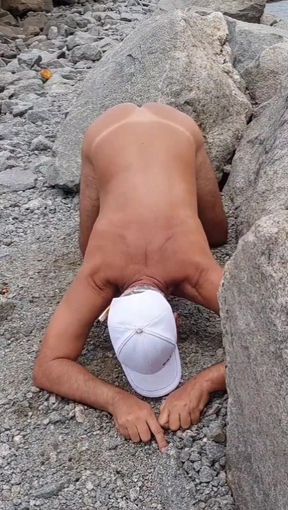 Ladysilva in position to hot