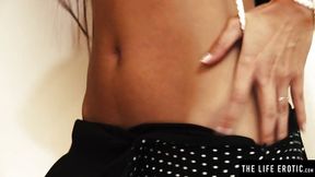 Busty Asian beauty masturbates while bound and restrained