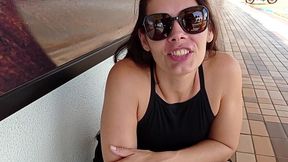 raquel tirou a calcinha dentro do restaurante e comecou se masturbar em publico