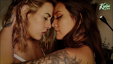 Venezuelan porn stars Kylei Ellish and Alexa Lewis give each other the lesbian fuck of the century