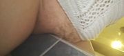 Masturbándome con el filo de la mesa.