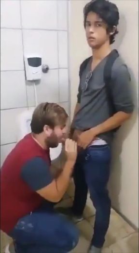 Amateurs dans les toilettes