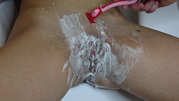 Shaving hairy pussies with a close -up shaving foam!