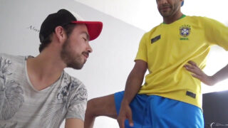 Jovens franceses amadores gostosos recebem sexo interracial sem camisinha e são ejaculados dentro.