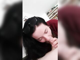 Baise rapide pendant un repas de famille