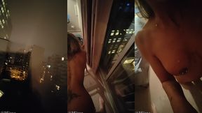 une baise exhib parisienne, je me fais baiser devant la fenetre a la vue de ...