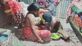 Indian desi wife ke sath Holi manaya