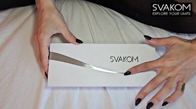 Spanish whore masturbates with the new SVAKOM MORA NEO (review)