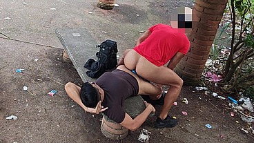 PASSEI O DIA DANDO MEU CU NESTE BANCO DE PARQUE. 5 CARAS HÉTEROS FIZERAM FILA PARA ME COMER E GOZAR NO MEU CU