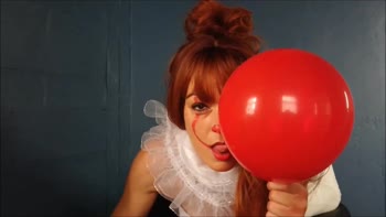 CorujaPreta - Pennywise's Redhead Step Sis Seduces with Halloween Cosplay