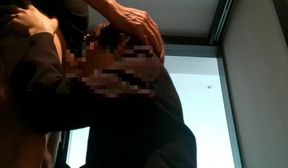 フェラ好き変態熟女の仁王立ち濃厚イラマチオ