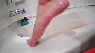 § Daddy wants my feet