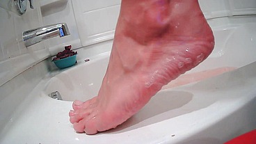 § Daddy wants my feet