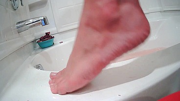 § Daddy wants my feet