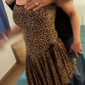 Nature chick with leopard stocking loves to ride a cock