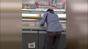 Sexy in Public! Cumshot on Leggings