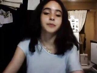 Jovencita enseñando tetas