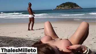 I took the hottie to a deserted beach, she was so crazy with pleasure that she ended up giving up her ass for me to put it in