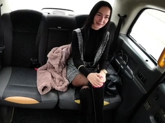 Girl fucks in a taxi without restraint